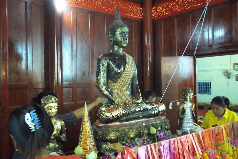 หลวงพ่อทองดำ มุมที่ 3